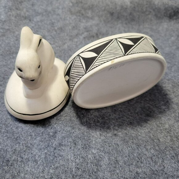Vintage Acoma Pottery Rabbit Oval Trinket Box Black & White Geometric Design - Picture 8 of 13
